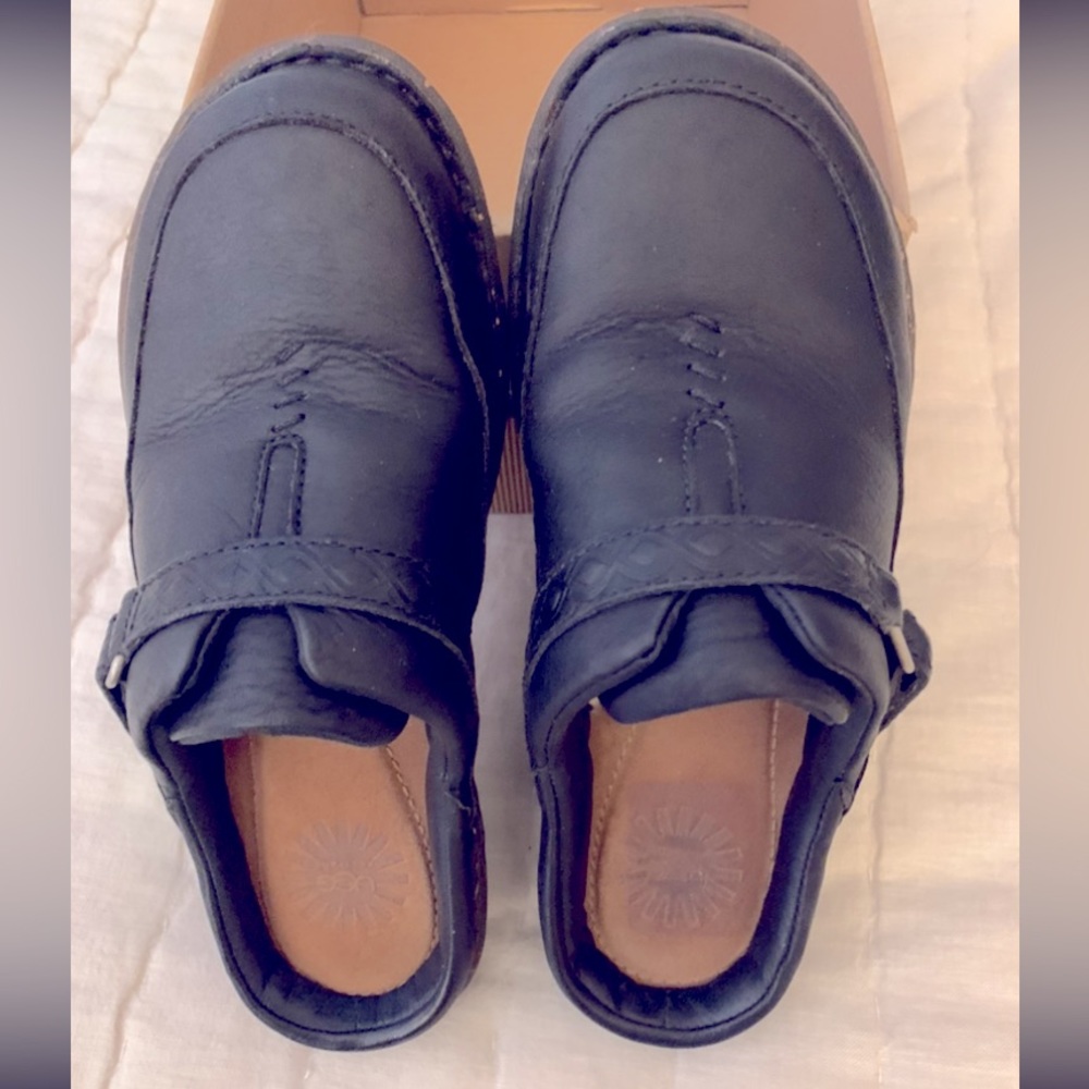 Ugg leather slip on shoe, size 7.